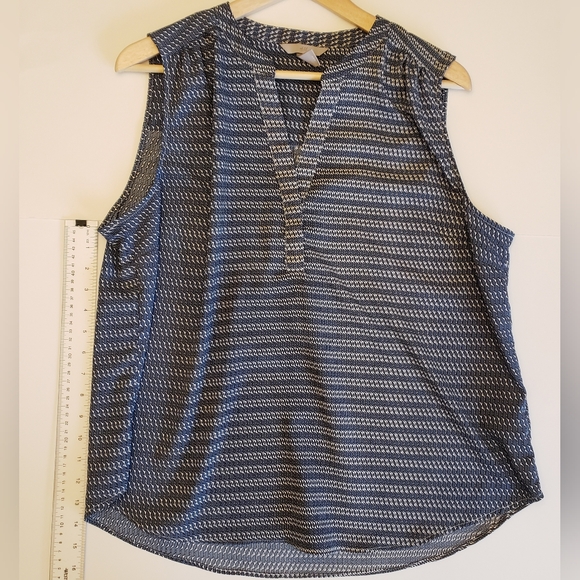 H&M Blue/White Wavy Retro Pattern V-Neck Sleeveless Blouse Size L - Picture 2 of 10